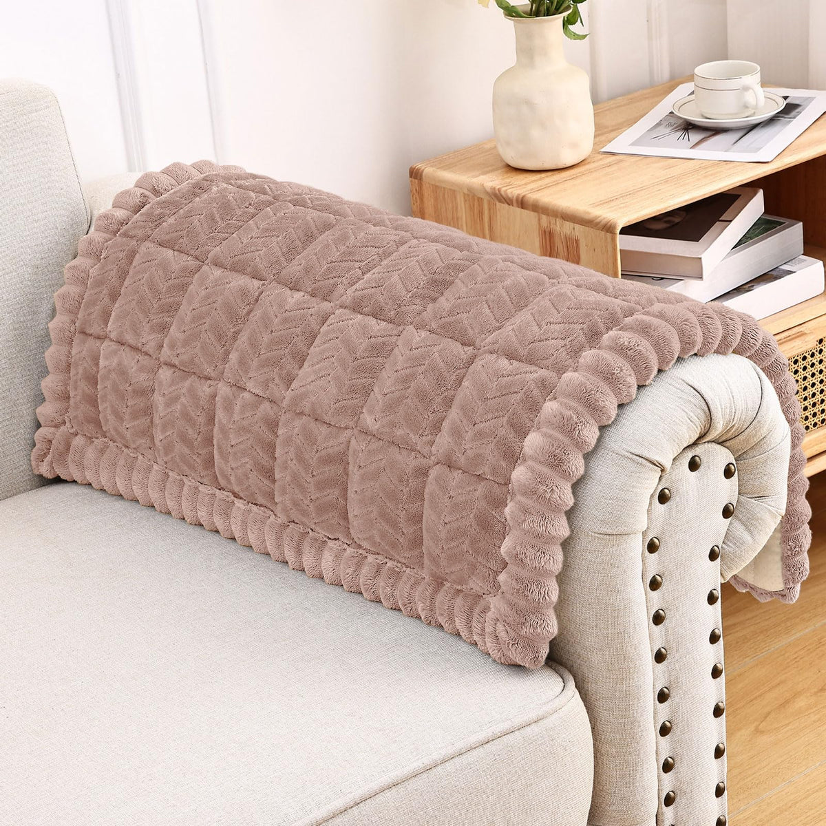 Smiry Couch Cover for Dogs, Non Slip Fuzzy Pet Sofa Covers Washable