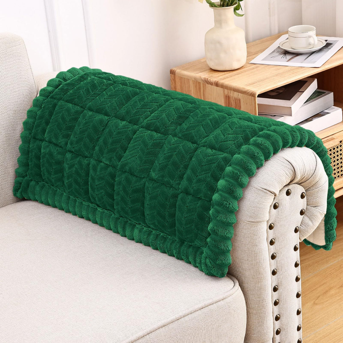 Smiry Couch Cover for Dogs, Non Slip Fuzzy Pet Sofa Covers Washable