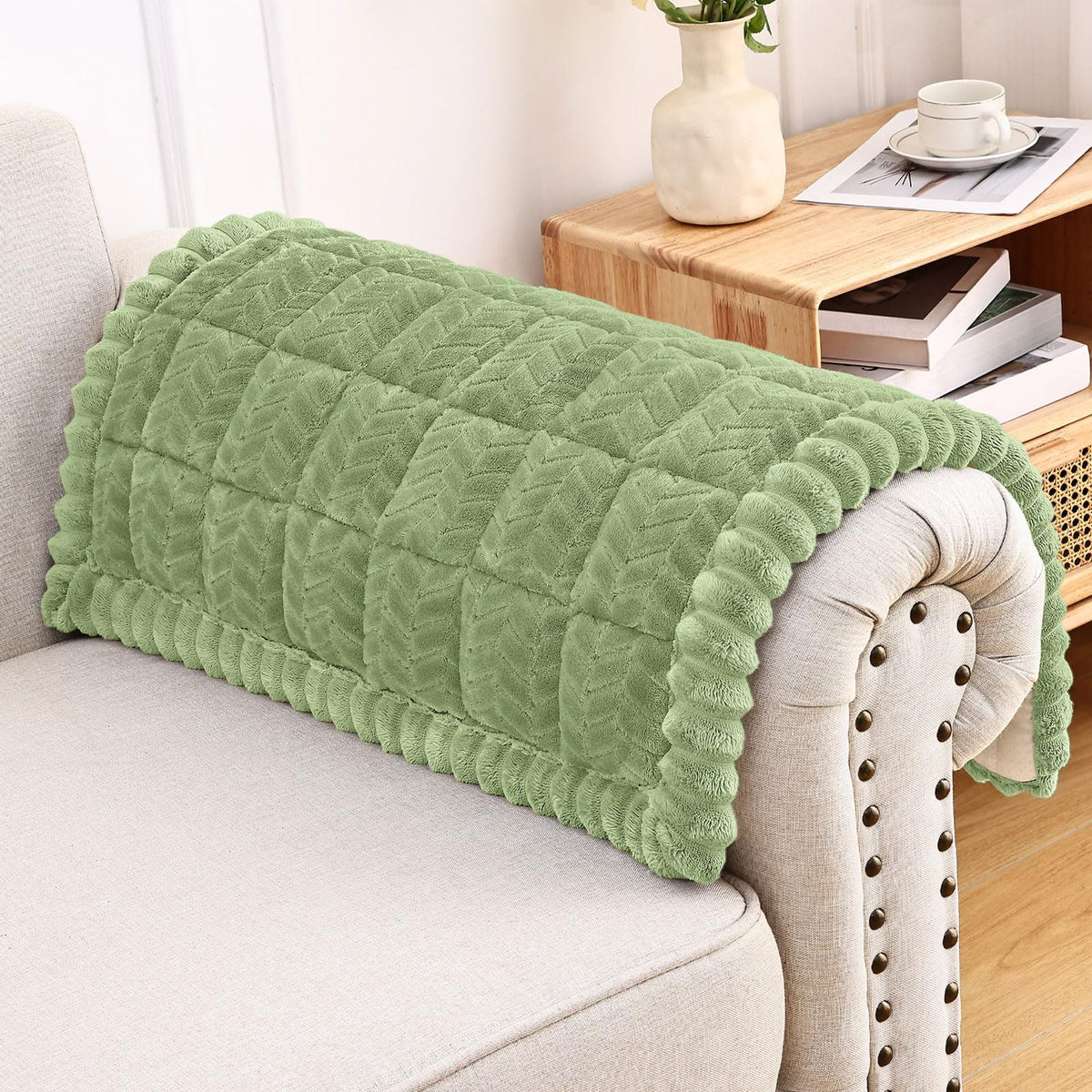 Smiry Couch Cover for Dogs, Non Slip Fuzzy Pet Sofa Covers Washable
