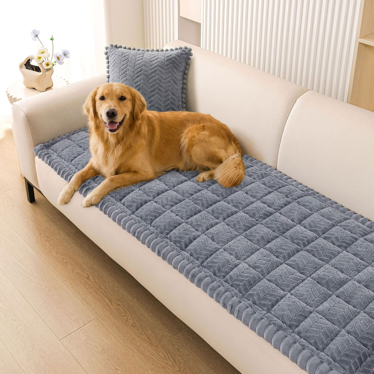 Smiry Couch Cover for Dogs, Non Slip Fuzzy Pet Sofa Covers Washable