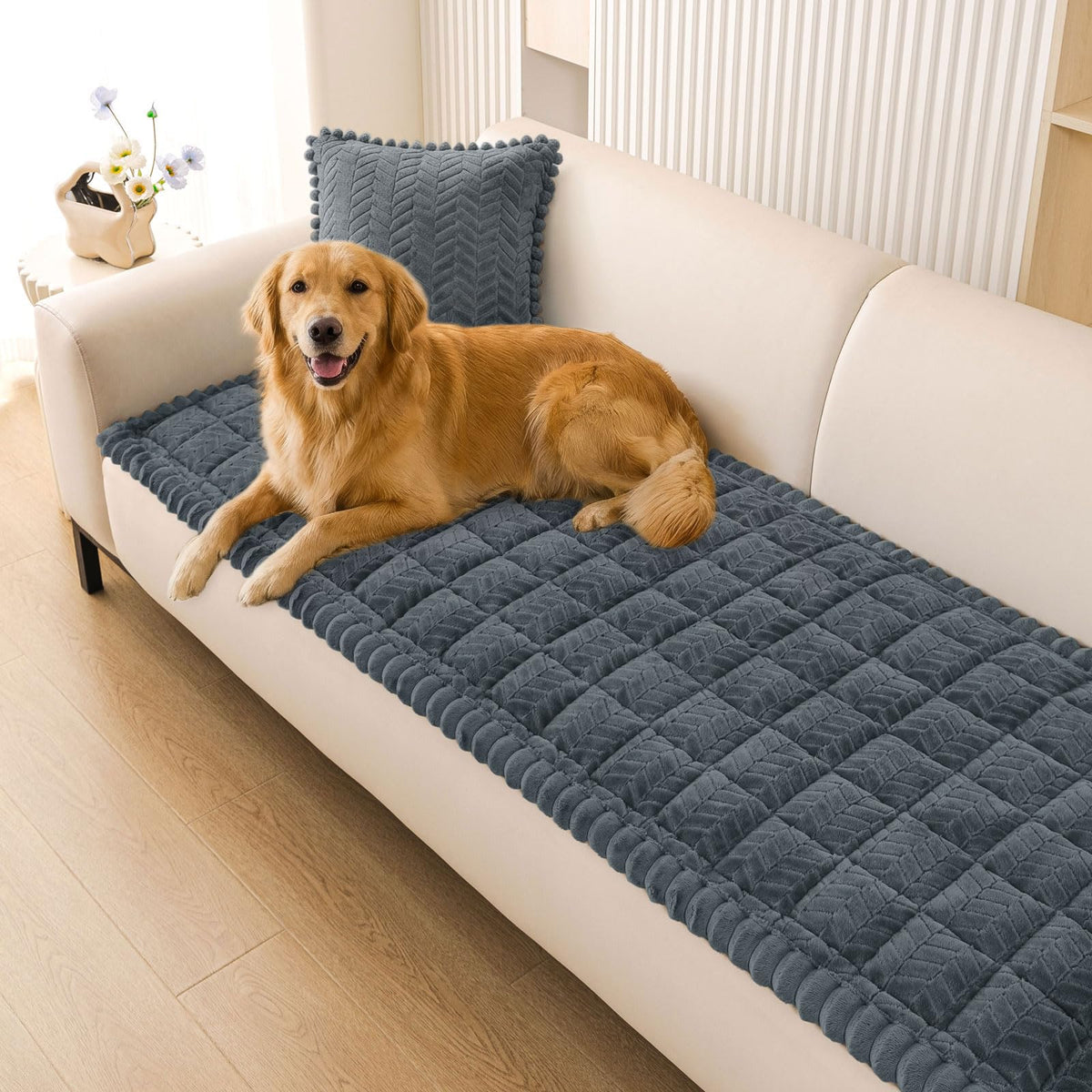 Smiry Couch Cover for Dogs, Non Slip Fuzzy Pet Sofa Covers Washable
