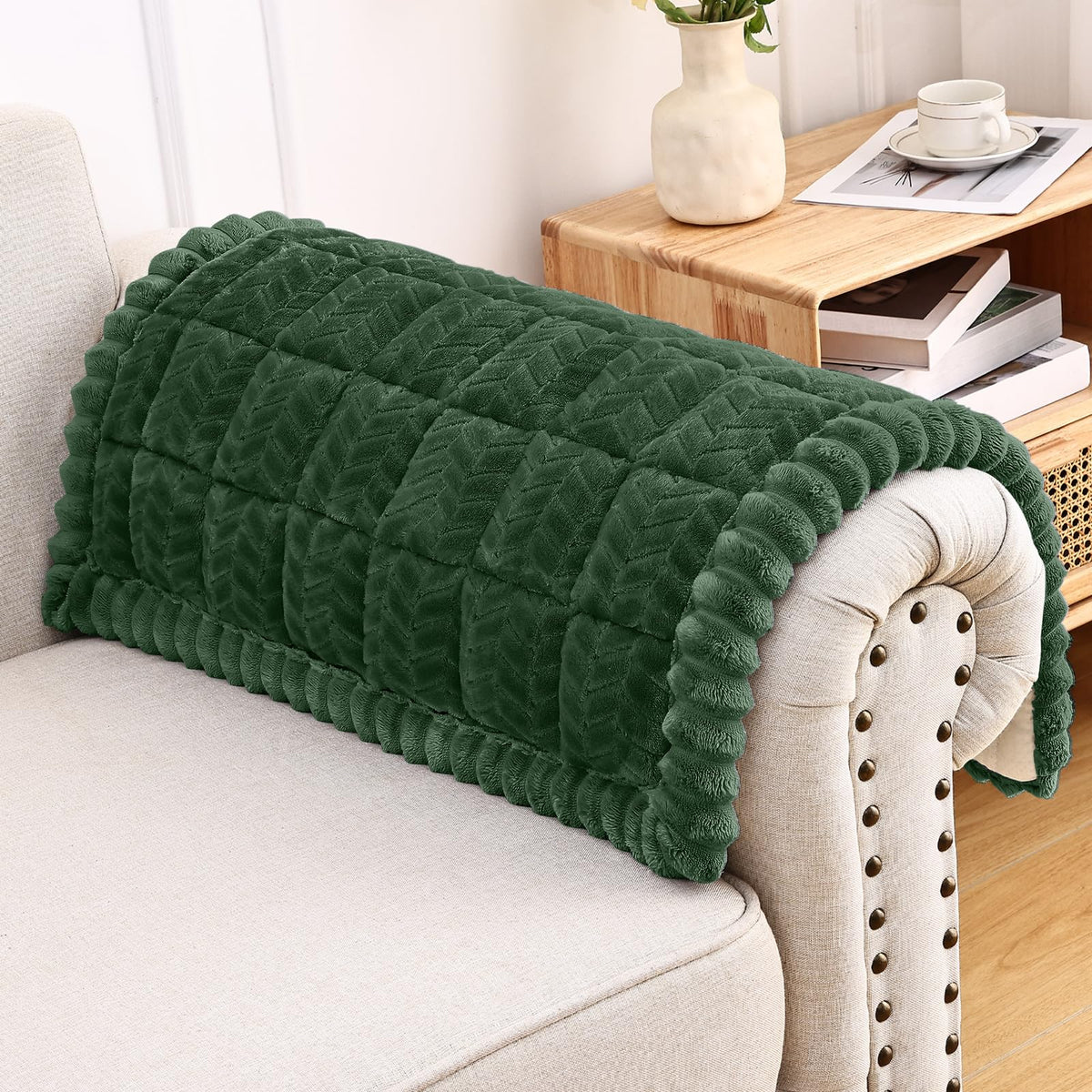Smiry Couch Cover for Dogs, Non Slip Fuzzy Pet Sofa Covers Washable