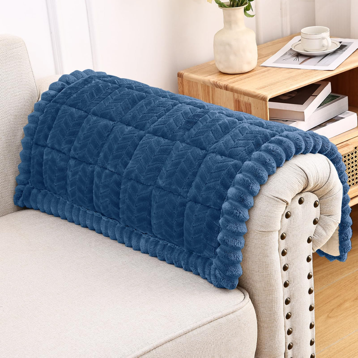 Smiry Couch Cover for Dogs, Non Slip Fuzzy Pet Sofa Covers Washable