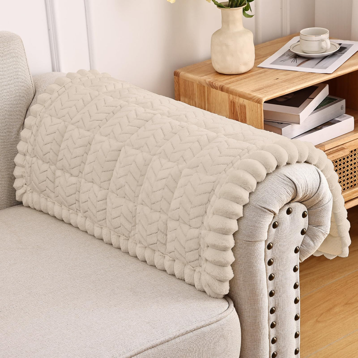 Smiry Couch Cover for Dogs, Non Slip Fuzzy Pet Sofa Covers Washable