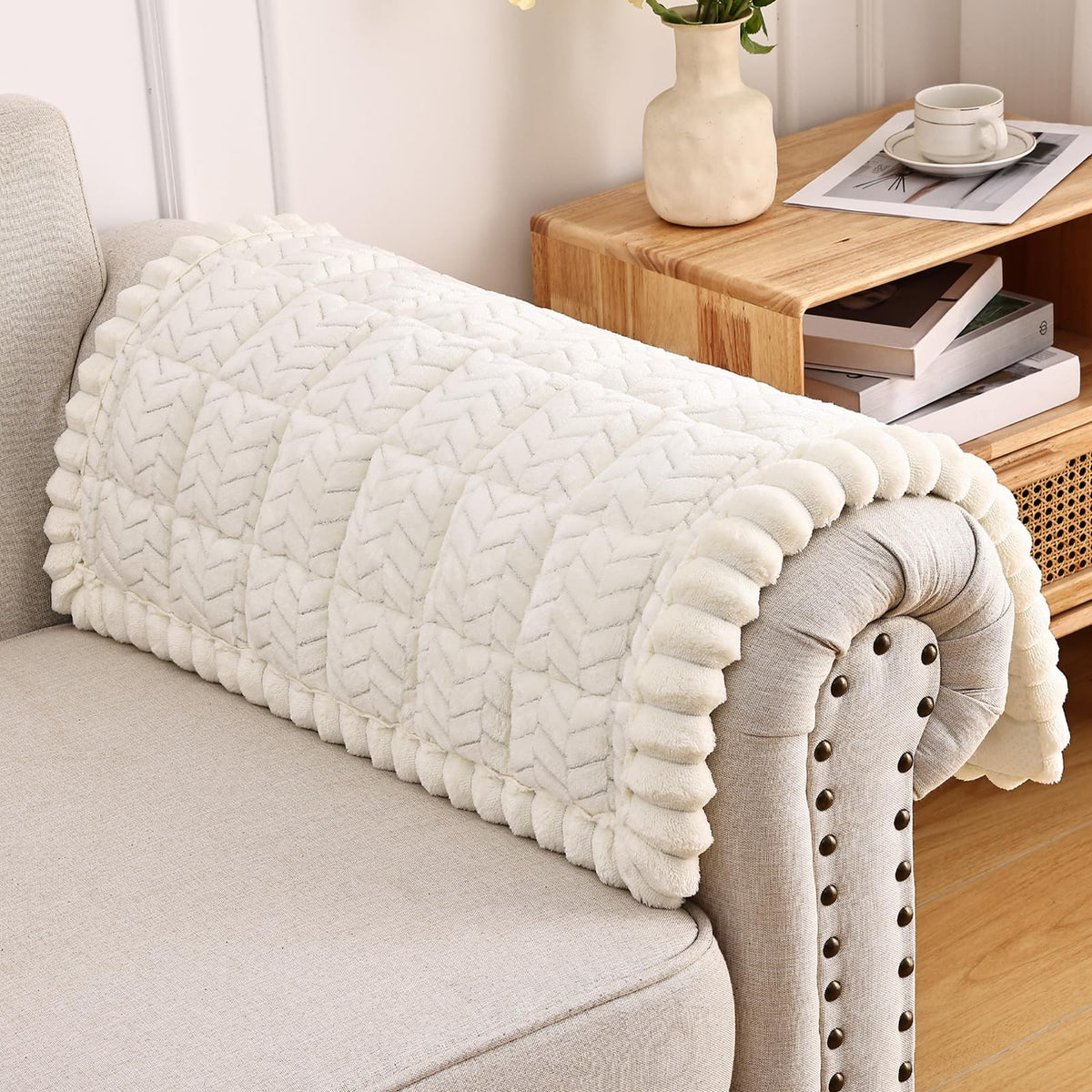Smiry Couch Cover for Dogs, Non Slip Fuzzy Pet Sofa Covers Washable