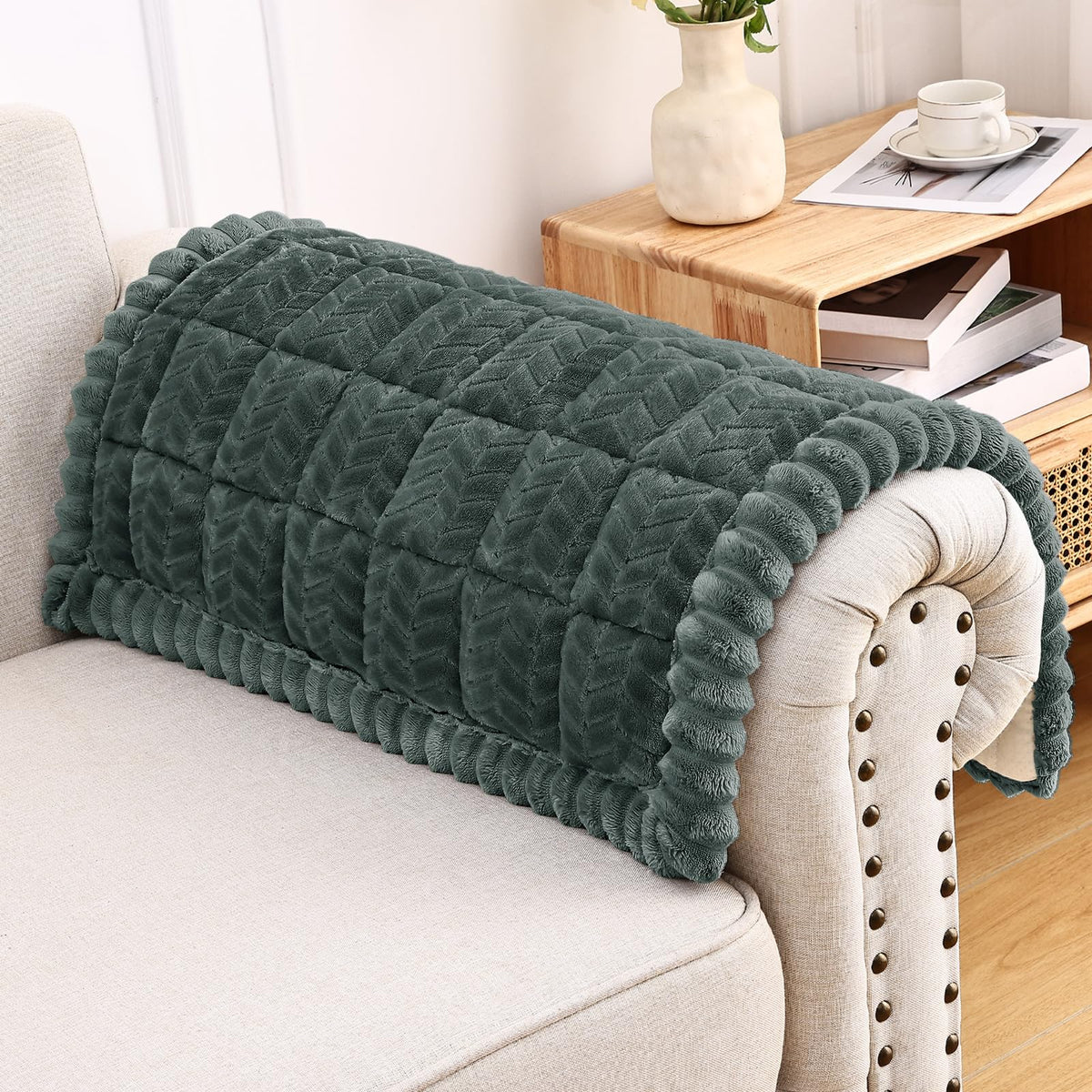 Smiry Couch Cover for Dogs, Non Slip Fuzzy Pet Sofa Covers Washable