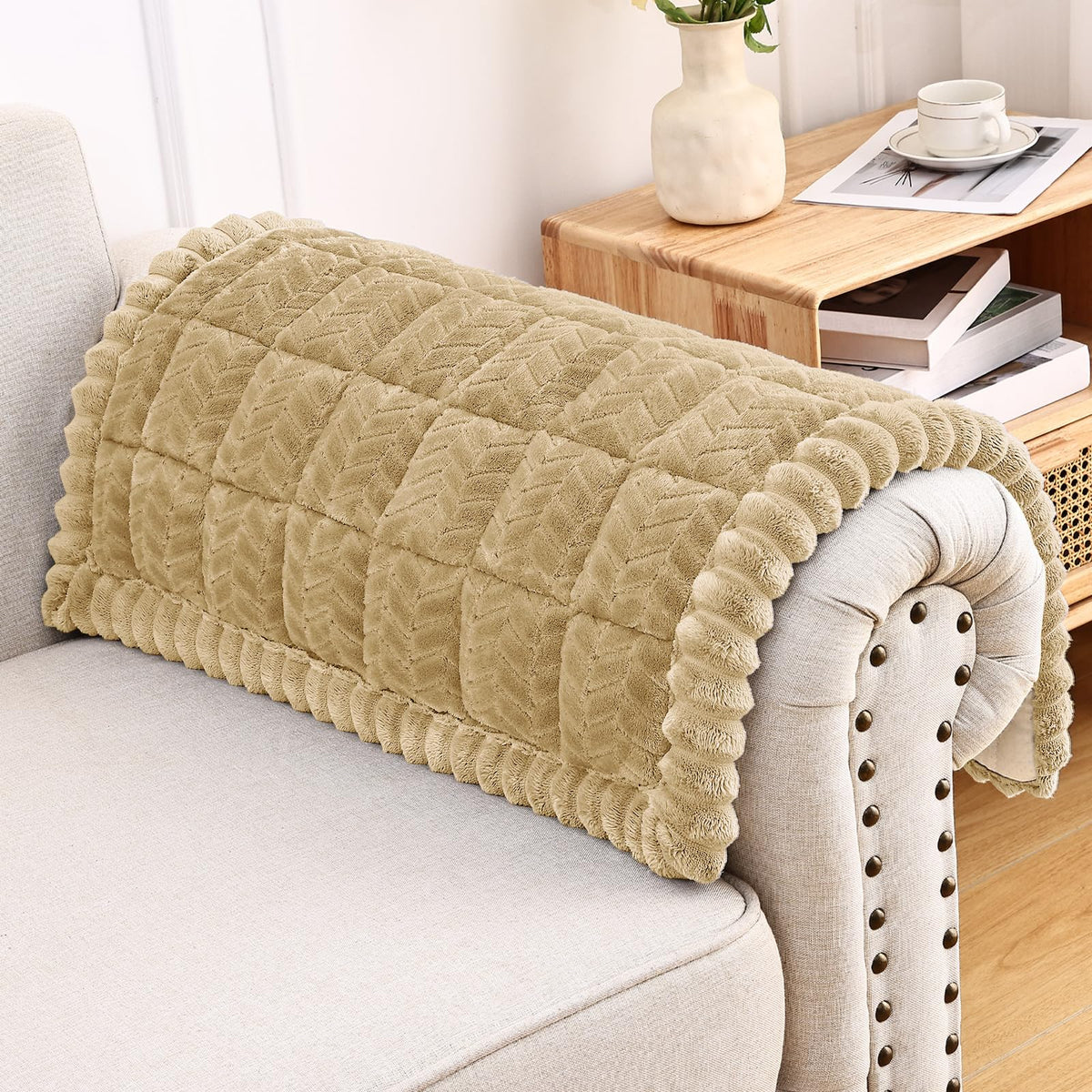 Smiry Couch Cover for Dogs, Non Slip Fuzzy Pet Sofa Covers Washable