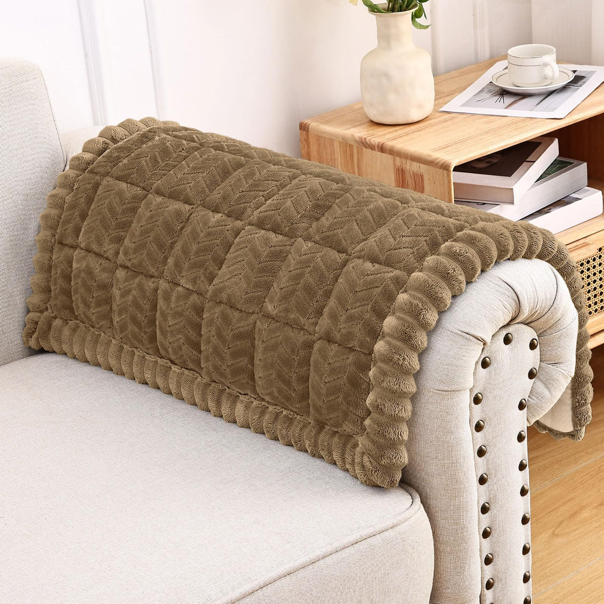 Smiry Couch Cover for Dogs, Non Slip Fuzzy Pet Sofa Covers Washable