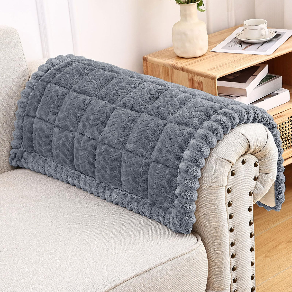 Smiry Couch Cover for Dogs, Non Slip Fuzzy Pet Sofa Covers Washable